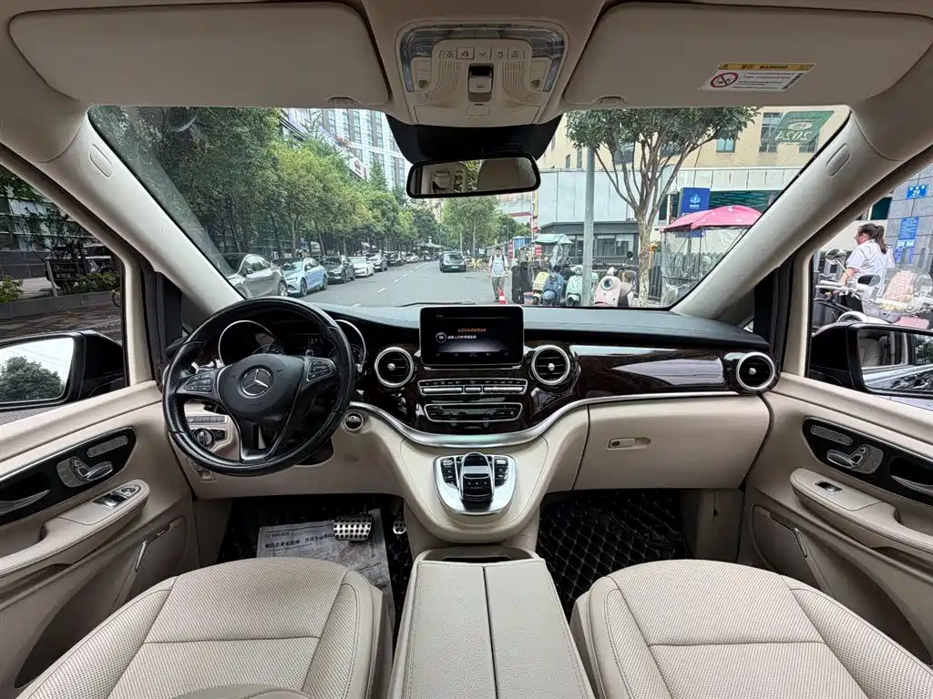 Mercedes-Benz V-Class 2018 — фото 11