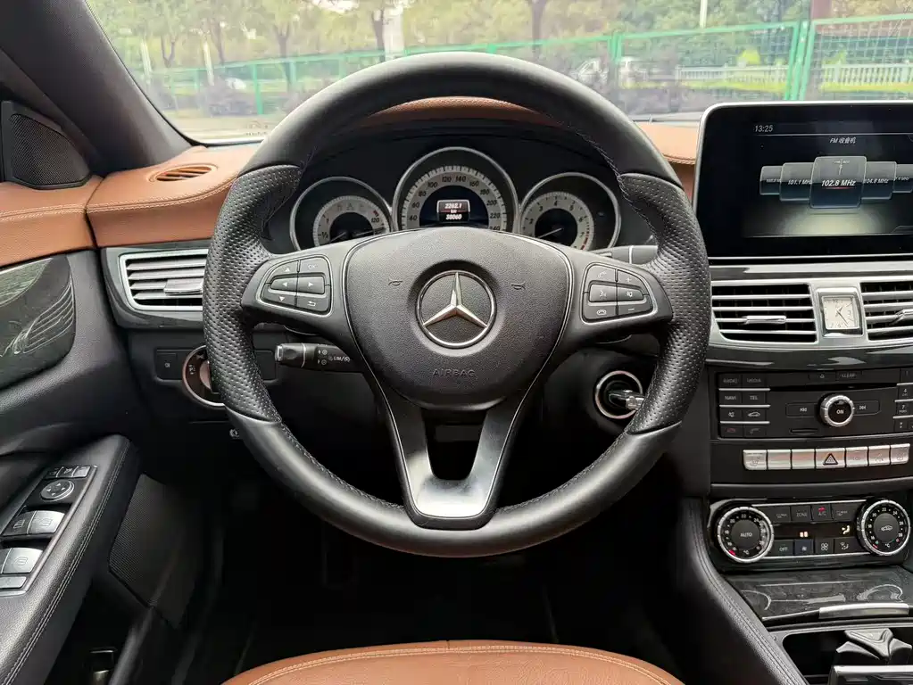 Mercedes-Benz CLS 2015 — фото 13
