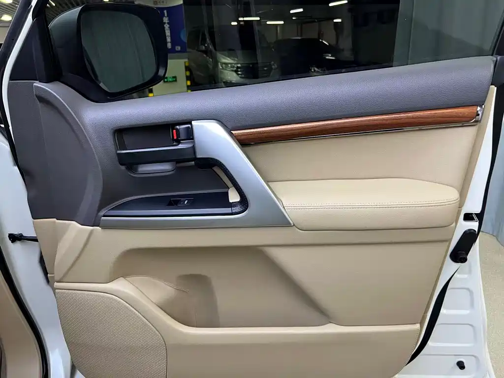 Toyota Land Cruiser 2015 — фото 12
