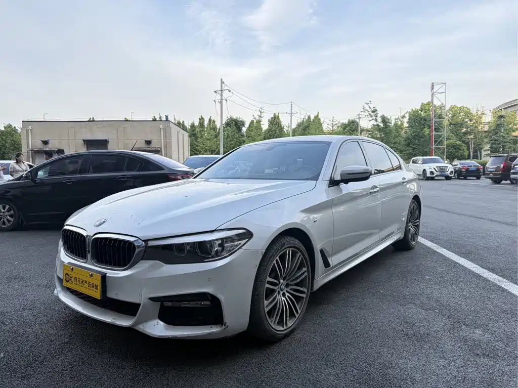 BMW 5 Series 2018 — фото 1
