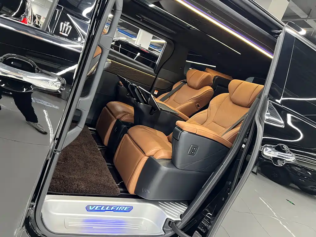 Toyota Vellfire 2023 — фото 11