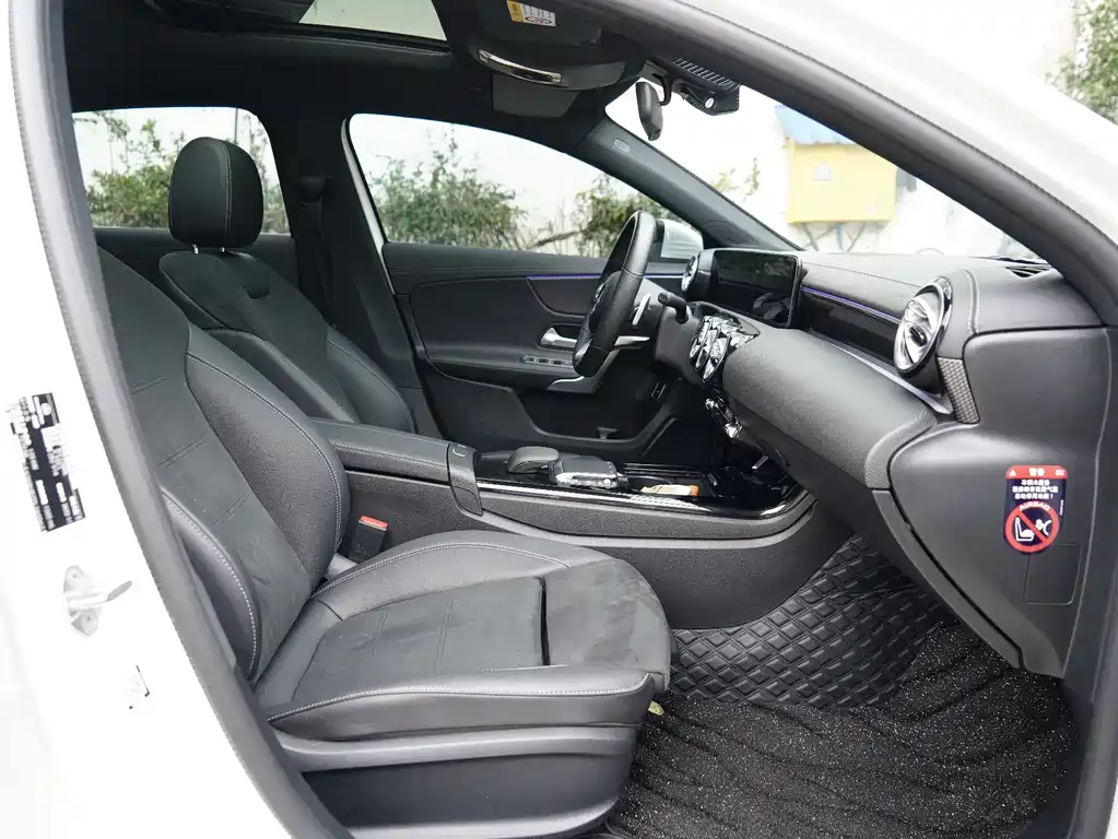 Mercedes-Benz A-Class 2023 — фото 8