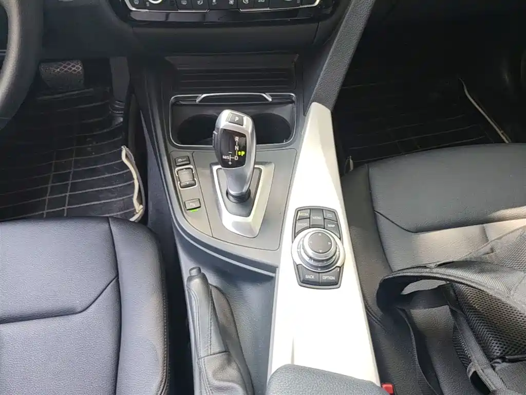 BMW 3 Series 2016 — фото 14