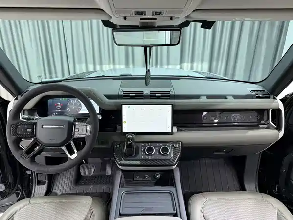 Land Rover Defender 2022