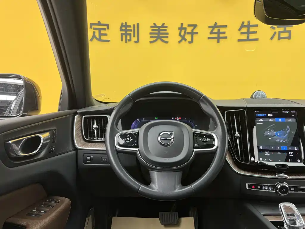 Volvo XC60 2022 — фото 14