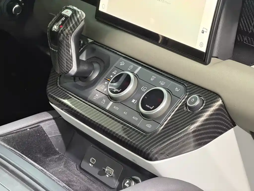 Land Rover Defender 2022 — фото 10