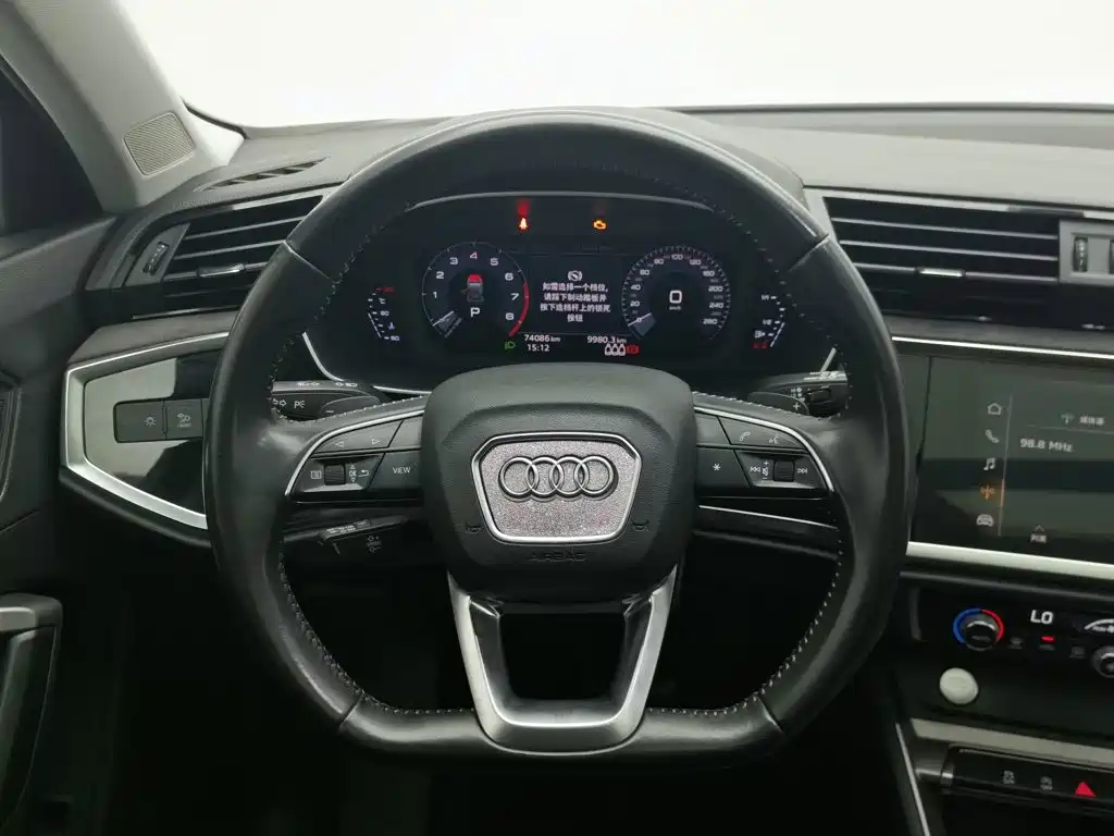 Audi Q3 2019 — фото 11