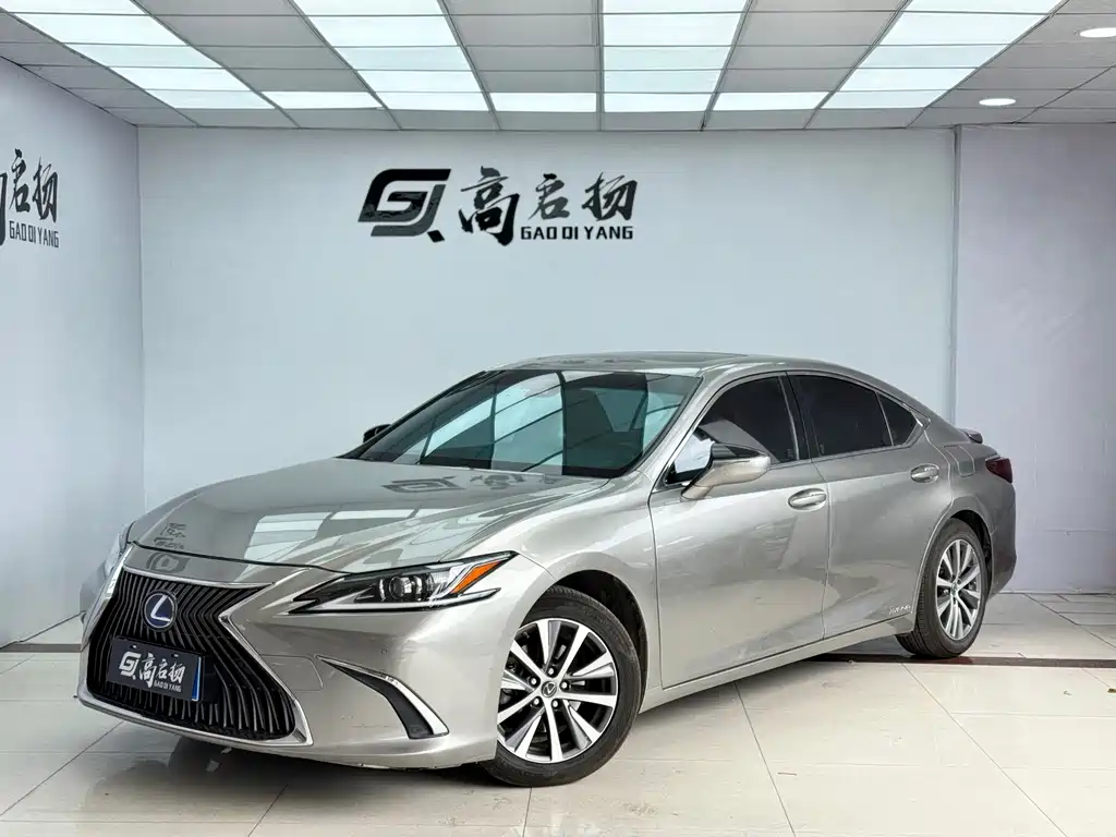 Lexus ES 2020 — фото 1