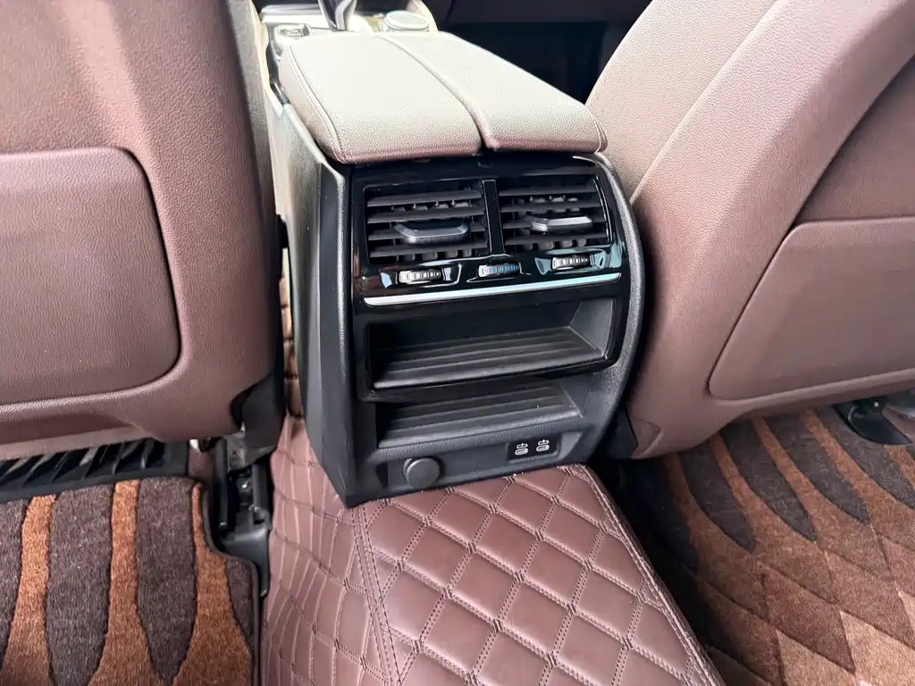 BMW 5 Series 2019 — фото 17