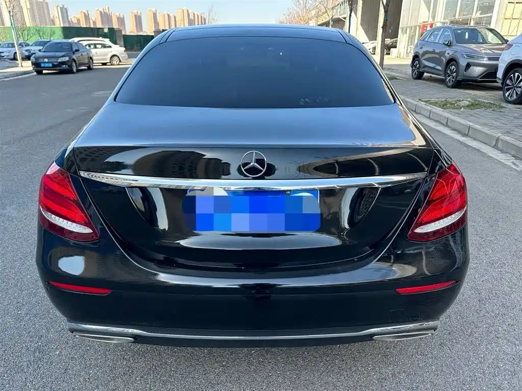 Mercedes-Benz E-Class 2018 — фото 16