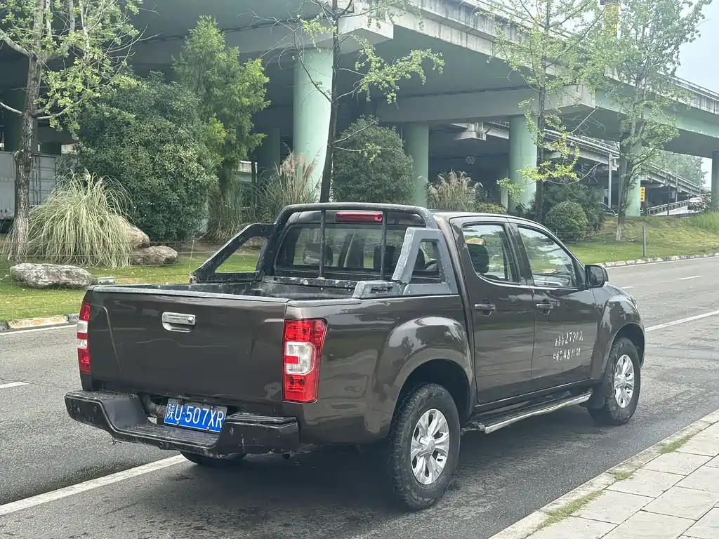 Isuzu RE-MAX 2019