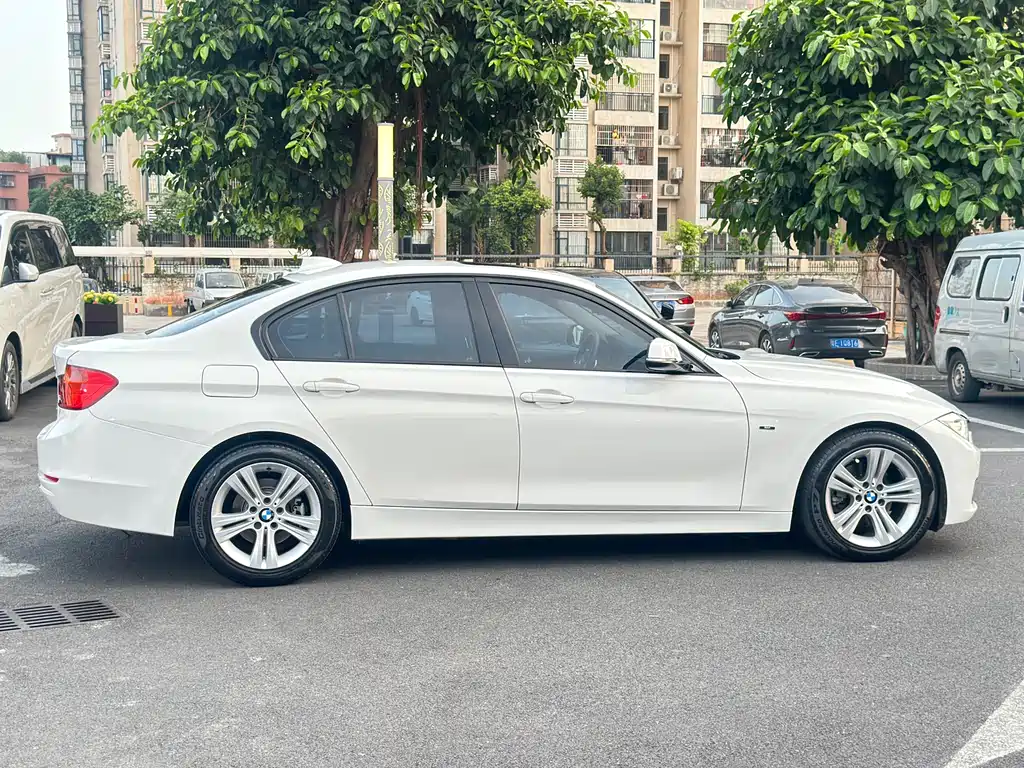 BMW 3 Series 2015 — фото 19