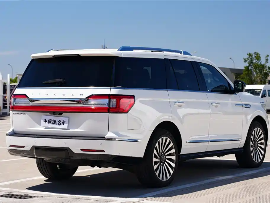 Lincoln Navigator 2021 — фото 22
