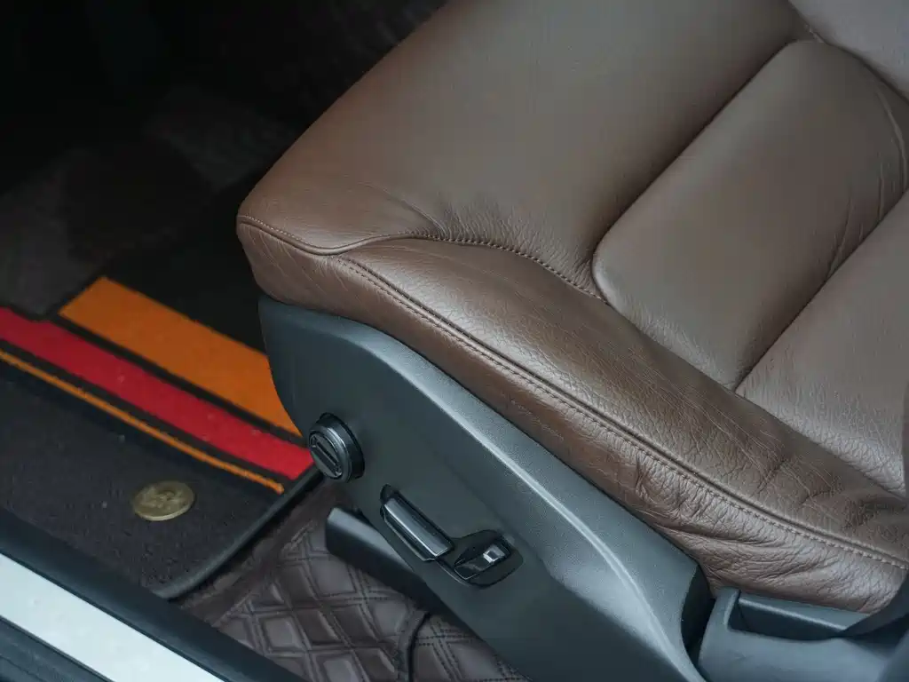 Volvo XC60 2020 — фото 17