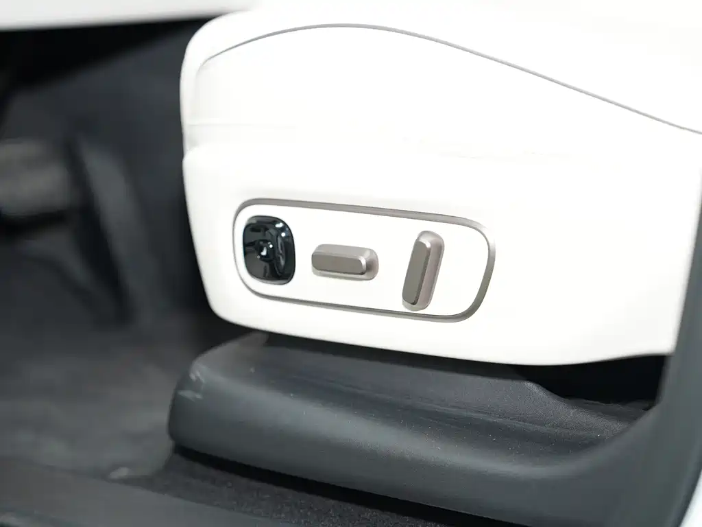 Li Auto i8 2025 — фото 12
