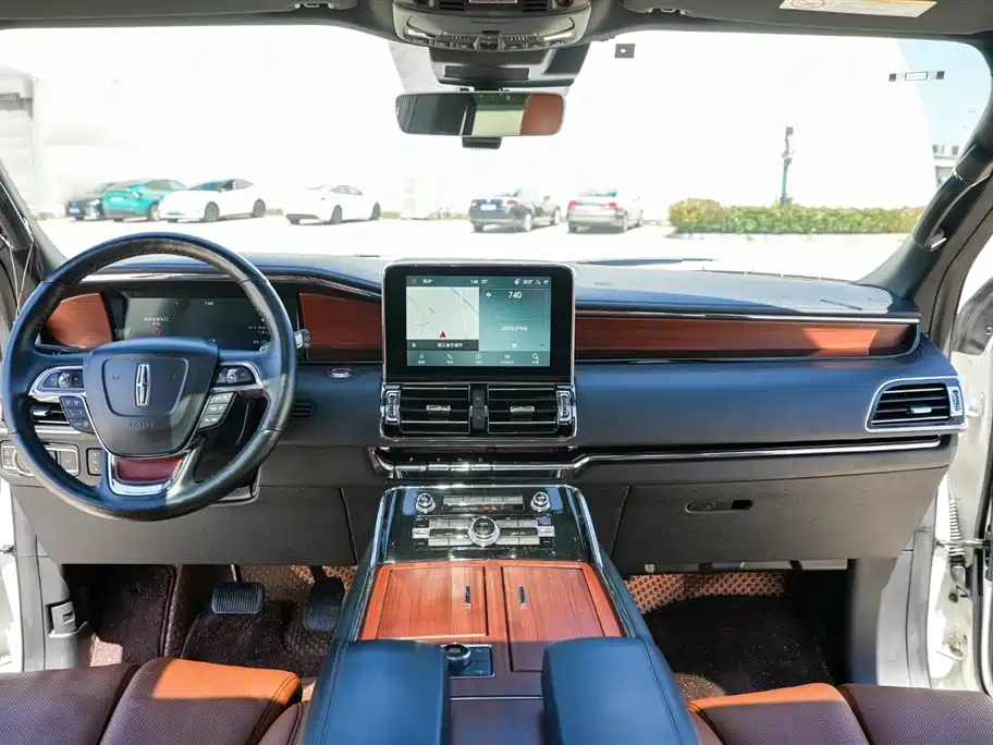 Lincoln Navigator 2021 — фото 8
