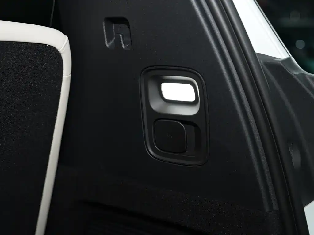 Li Auto i8 2025 — фото 30