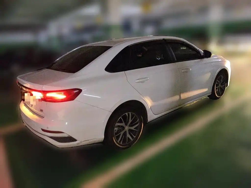 Geely Emgrand 2023