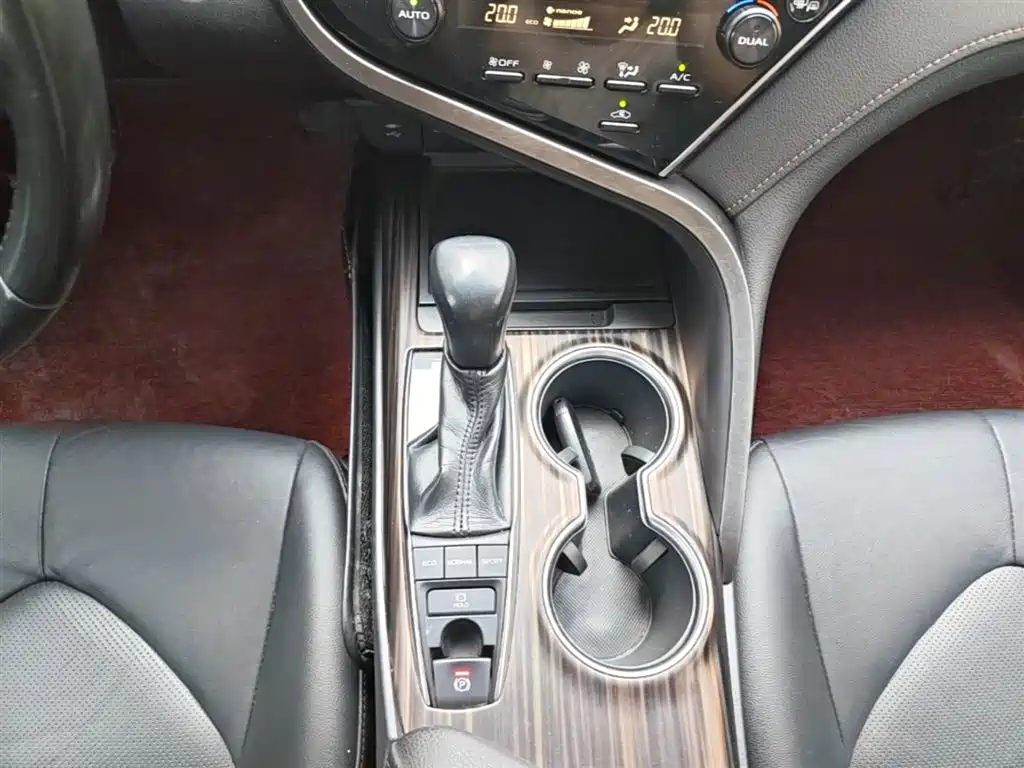 Toyota Camry 2018 — фото 14