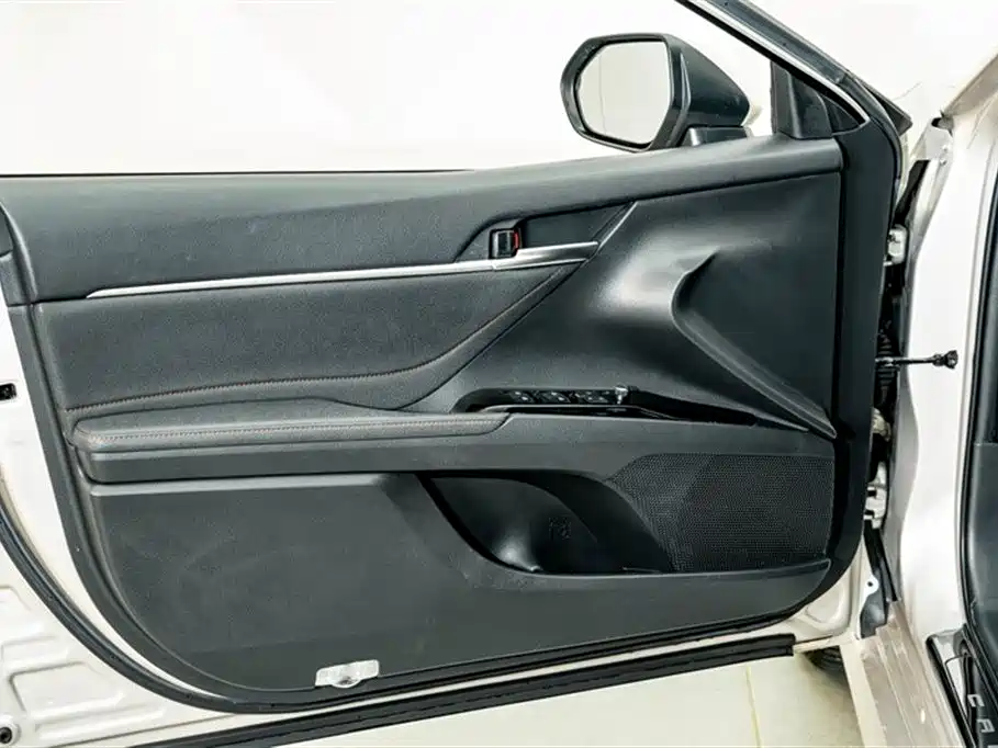Toyota Camry 2018 — фото 18