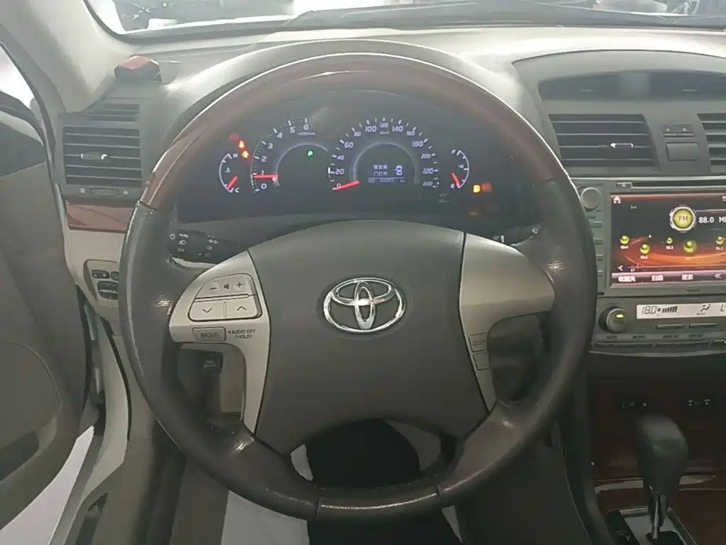 Toyota Camry 2014 — фото 11