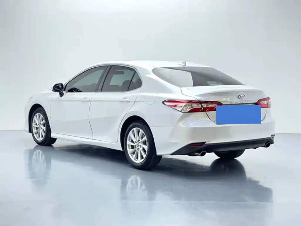 Toyota Camry 2022 — фото 4