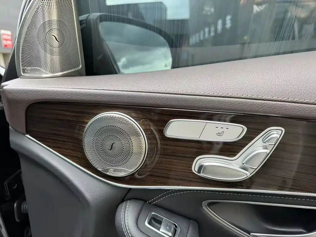 Mercedes-Benz GLC 2018 — фото 13