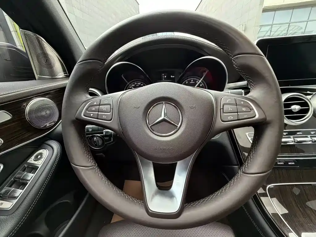 Mercedes-Benz GLC 2018 — фото 18