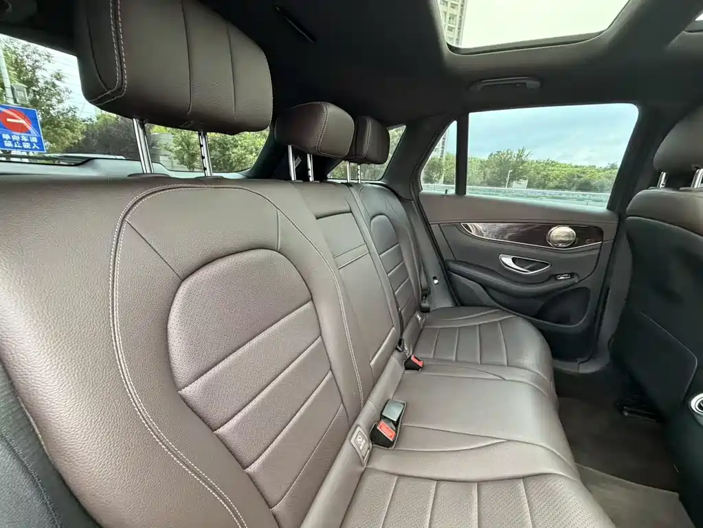 Mercedes-Benz GLC 2018 — фото 35