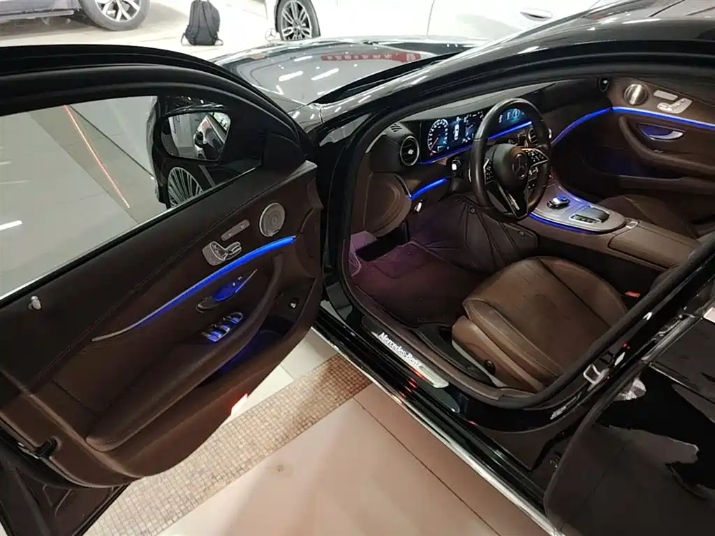 Mercedes-Benz E-Class 2023 — фото 16