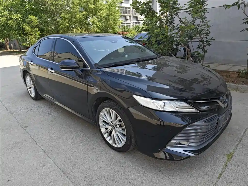 Toyota Camry 2018 — фото 4