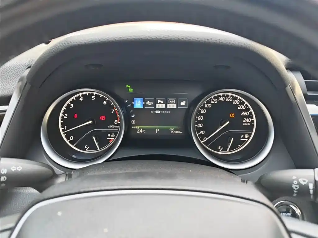 Toyota Camry 2018 — фото 12
