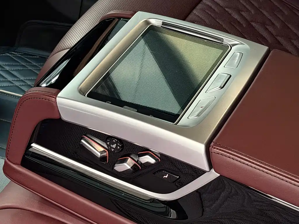 BMW 7 Series 2020 — фото 10