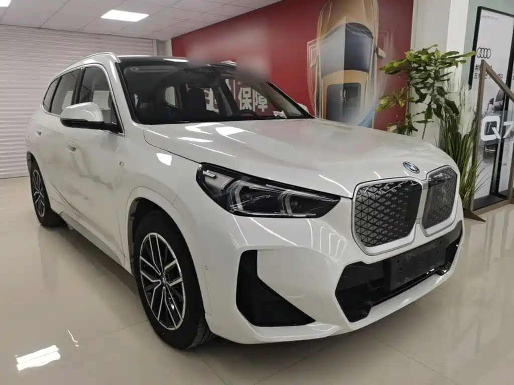 BMW iX1 2025