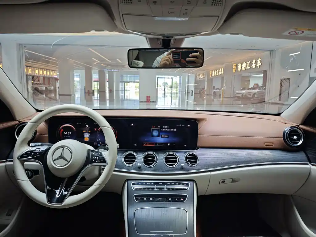 Mercedes-Benz E-Class 2022 — фото 14