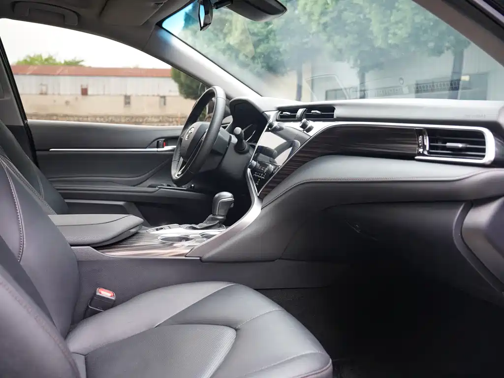 Toyota Camry 2020 — фото 21