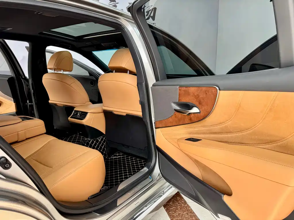 Lexus LS 2022 — фото 13