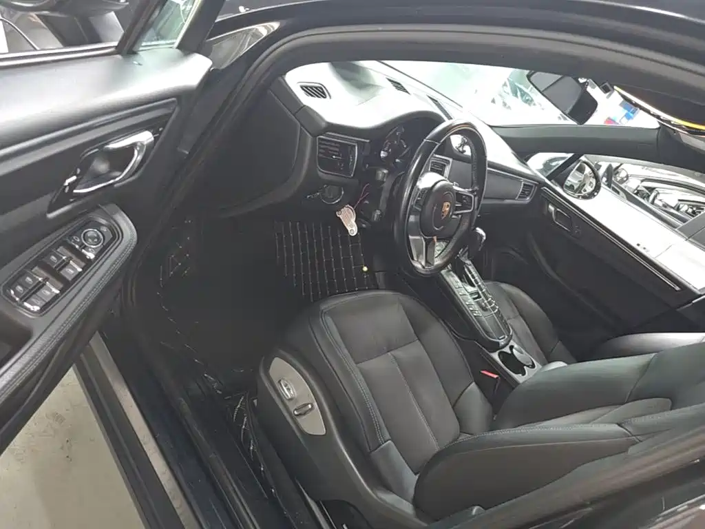 Porsche Macan 2018 — фото 16
