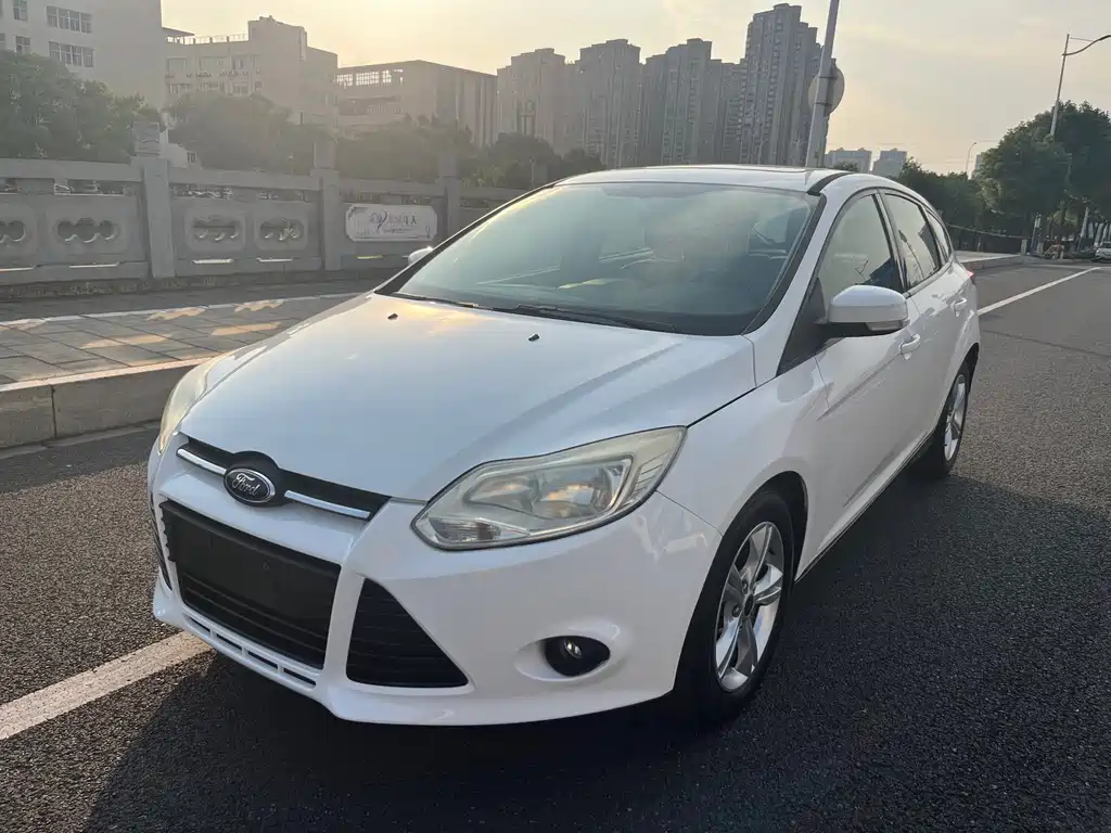 Ford Focus 2014 — фото 1