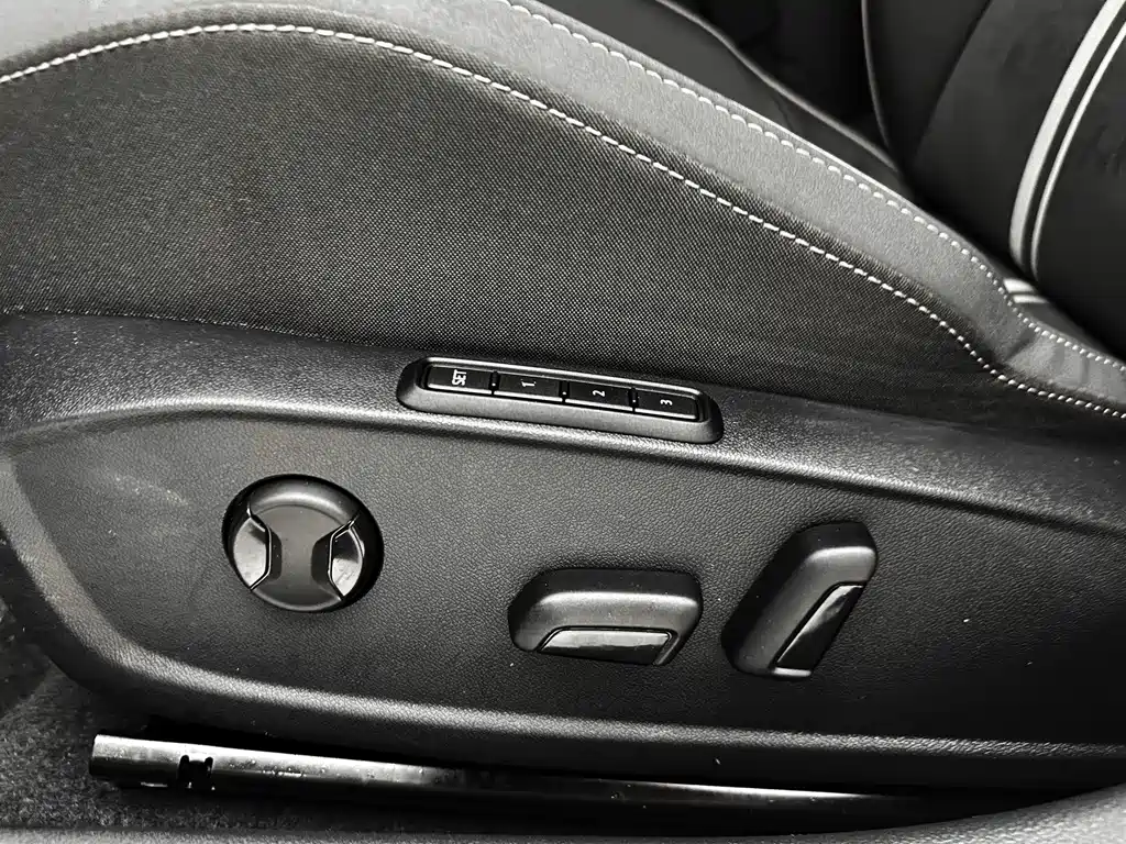 Volkswagen Golf 2023 — фото 18