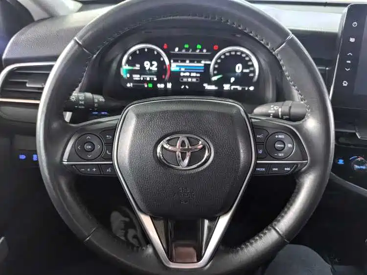 Toyota Camry 2022 — фото 5