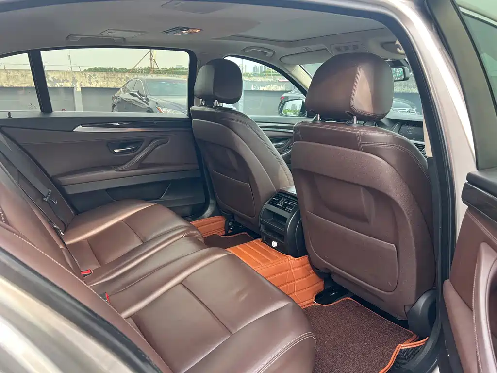 BMW 5 Series 2015 — фото 11