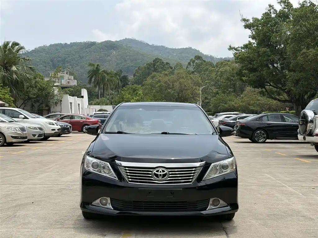 Toyota Camry 2014 — фото 2
