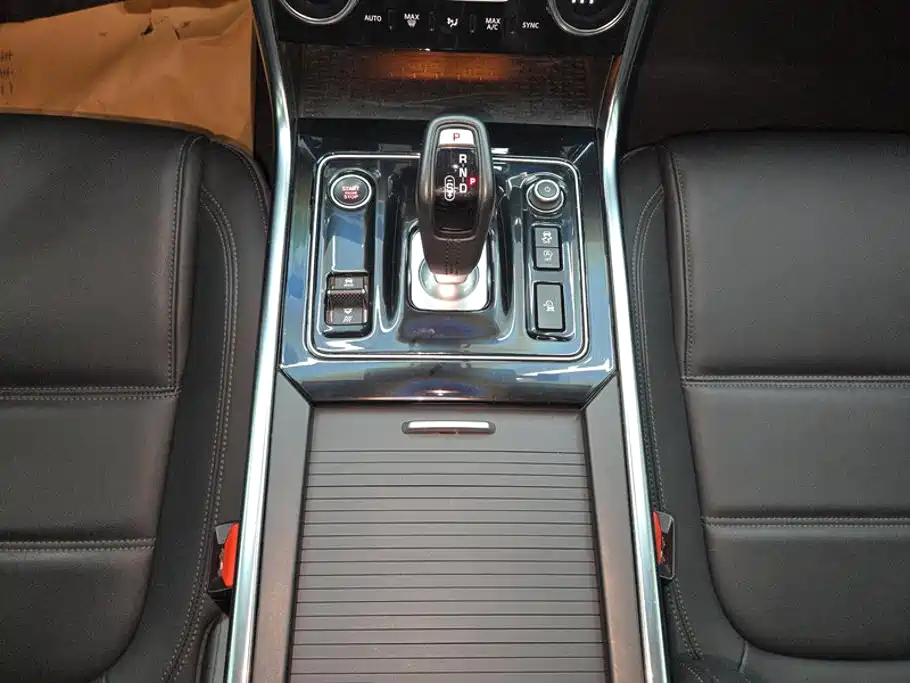 Jaguar XEL 2022 — фото 16