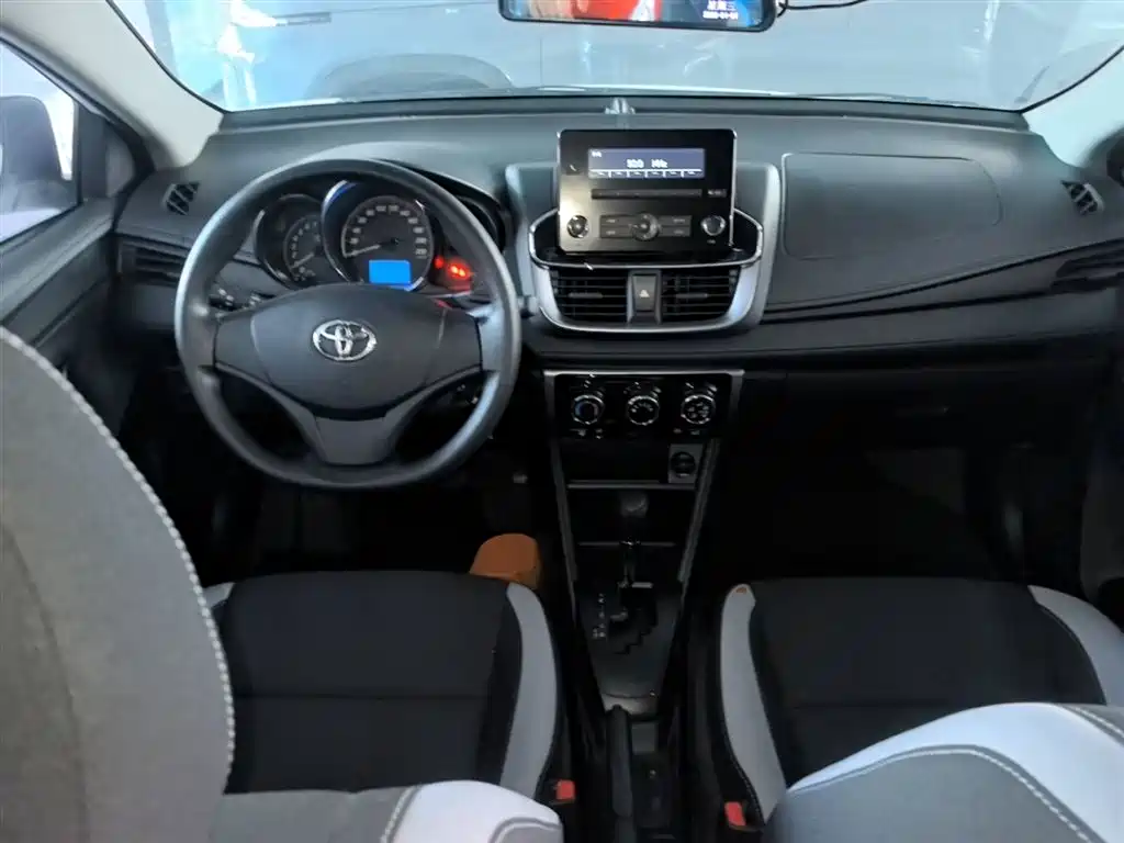 Toyota Yaris L 2021 — фото 10