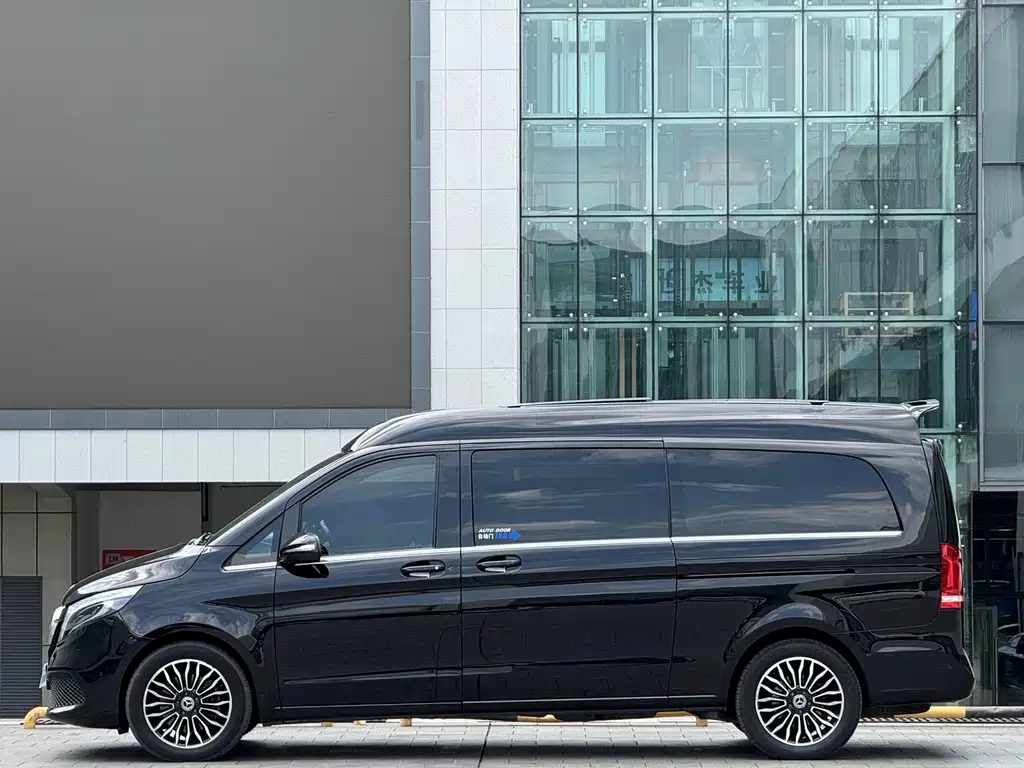 Mercedes-Benz V-Class 2022 — фото 23