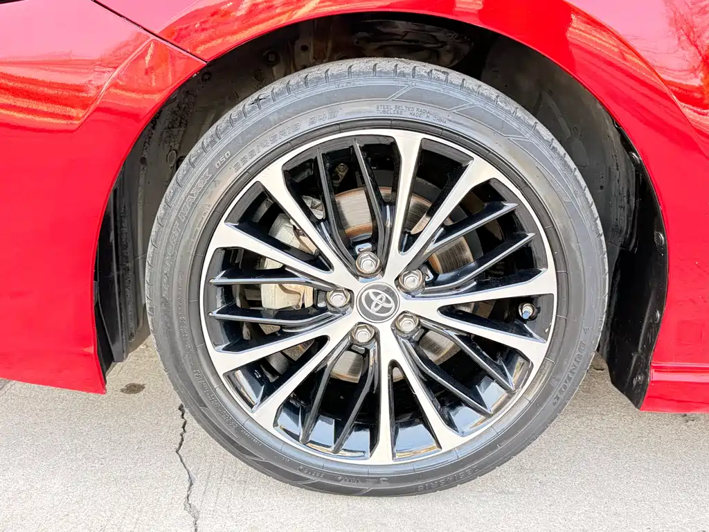 Toyota Camry 2019 — фото 12