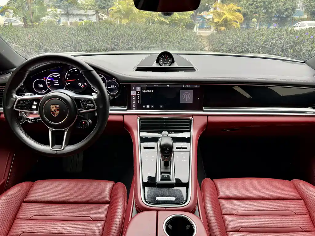 Porsche Panamera 2020 — фото 10