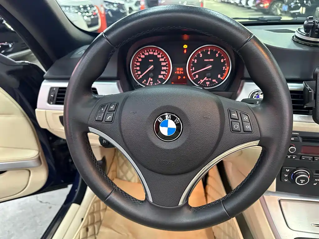 BMW 3 Series 2011 — фото 12