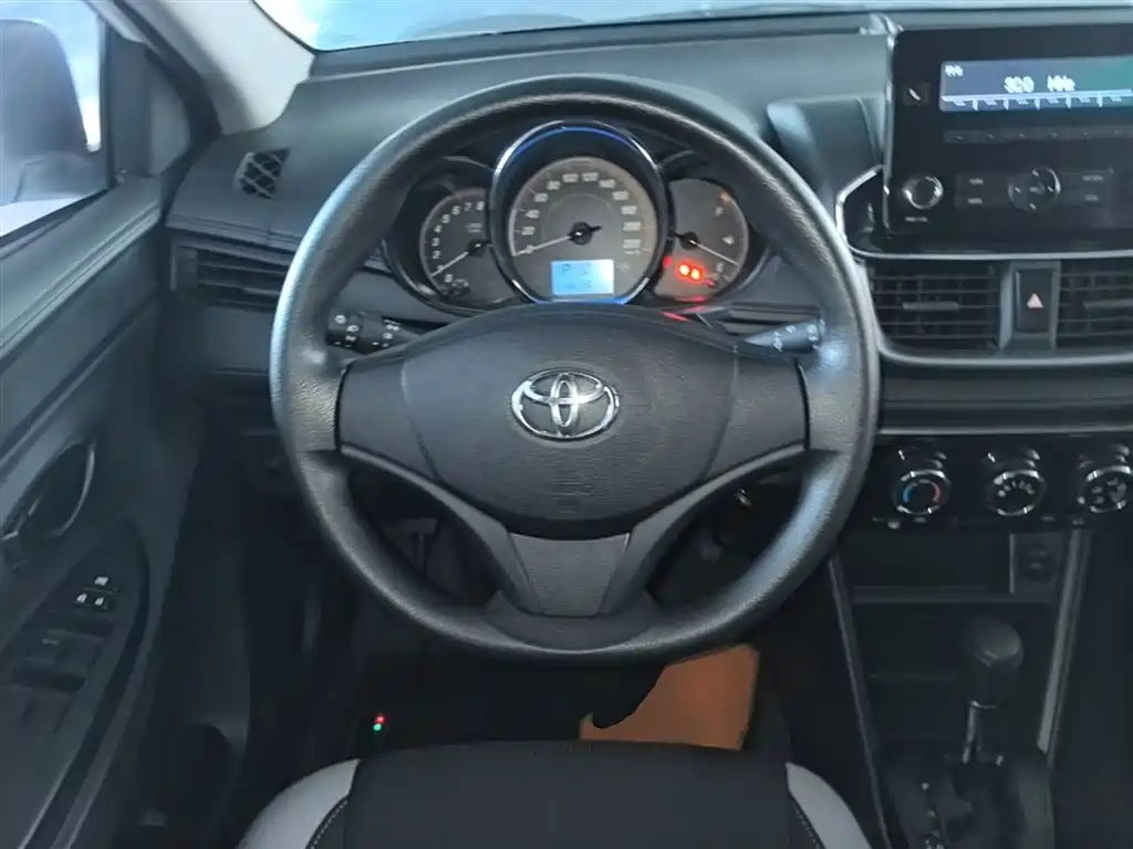 Toyota Yaris L 2021 — фото 11